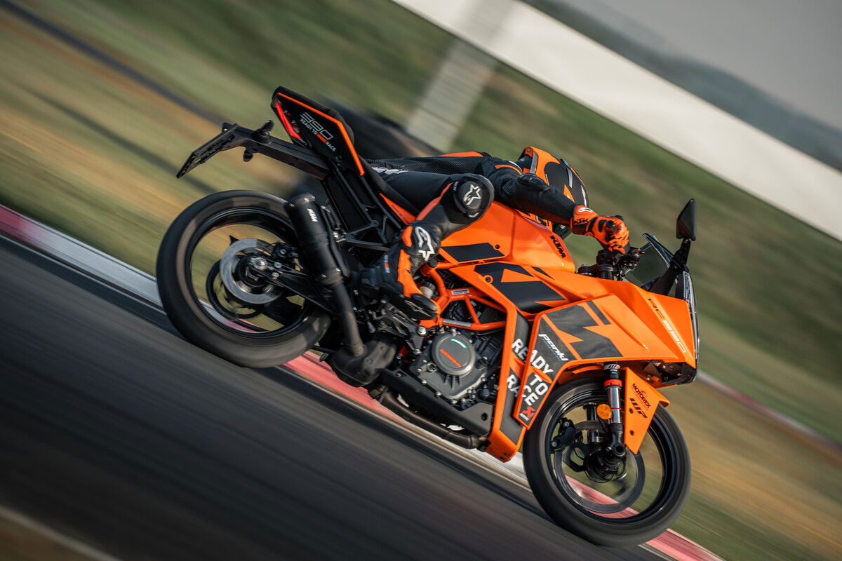 Ktm 390 new deals colour