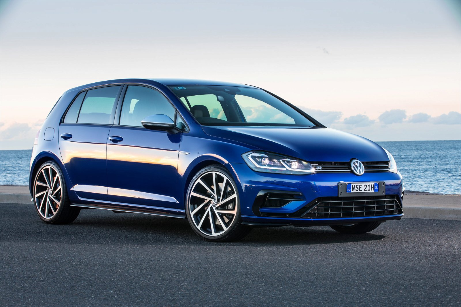 VW Golf GTI Mk7.5 REVIEW - is this the best all round hot-hatch
