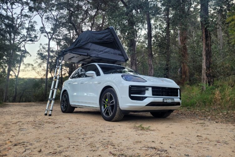 Porsche Cayenne E-Hybrid with roof top tent